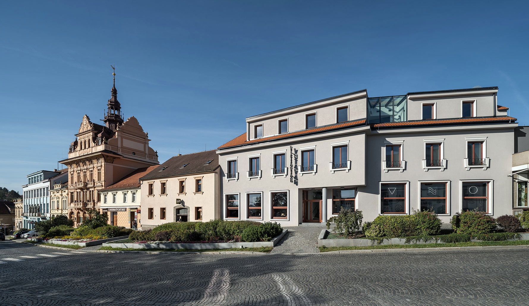 CONVERSION OF THE VLTAVAN HOTEL IN SEDLČANY TO A MIXED-USE MUNICIPAL HOUSE/ 2021